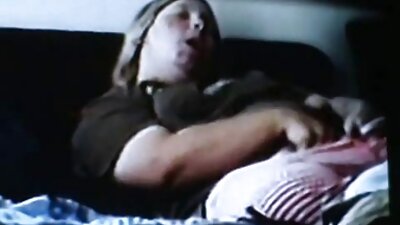 Minha esposa chupa um estranho enquanto eu vídeo brasileiro de sexo caseiro filmei