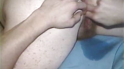 Minha esposa mostra sua boceta vídeos de sexo brasileiro caseiro sexy, peluda, molhada, os lábios bem abertos mostrando o rosa