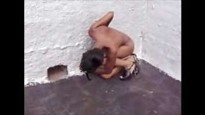 Um homem vídeo pornô caseiro brasileiro divertido bukkake