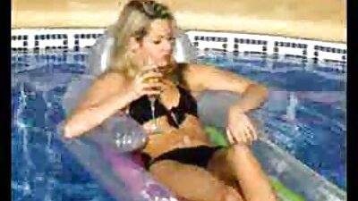 Coelhinha Sandra de salto videos pornos brasileiros caseiros alto vermelho e meia preta se exibindo
